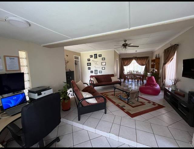 3 BEDROOM HOUSE FOR SALE IN GREENHILLS